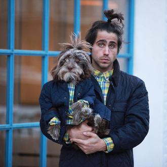 Un humano y su perro se mimetizan en retratos imbatibles …