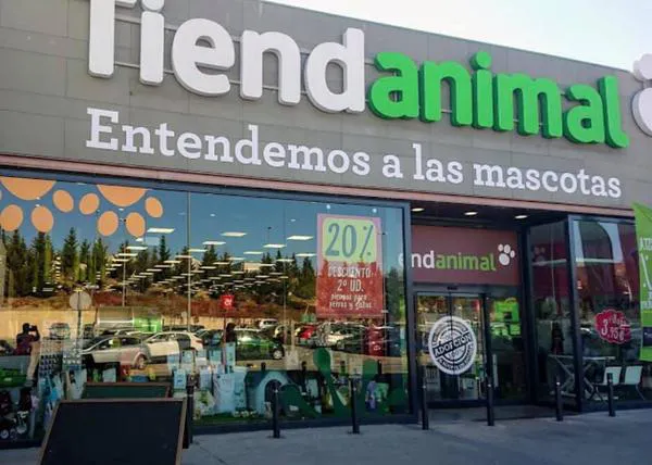 Photocall de San Valentín, charlas perrunas y recogida de pienso solidaria en los centros de Tiendanimal este fin de semana