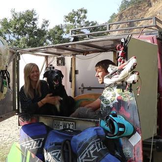 Un perro robado en pleno viaje por la India se …