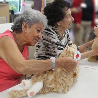 Los perros de peluche (robóticos) que ayudan a personas con …