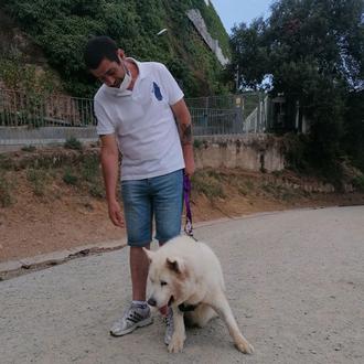 Antonio y su perro Blanco y la red de buenas …