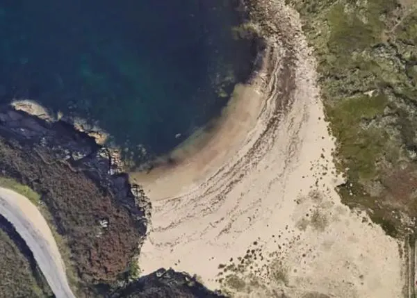 La Cala de Bens será la primera playa canina en A Coruña: ¿otra playa para perros en la peor ubicación de la ciudad?