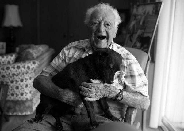 Seniors para los seniors o el secreto de la longevidad humana... ¡la buena compañía canina!