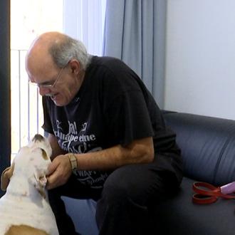 Jaume, un sin techo, y Laika, su perra considerada potencialmente …