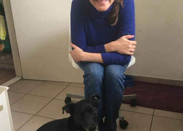 La familia de Chispa busca desesperadamente a su perro al que Iberia ha perdido en Barajas
