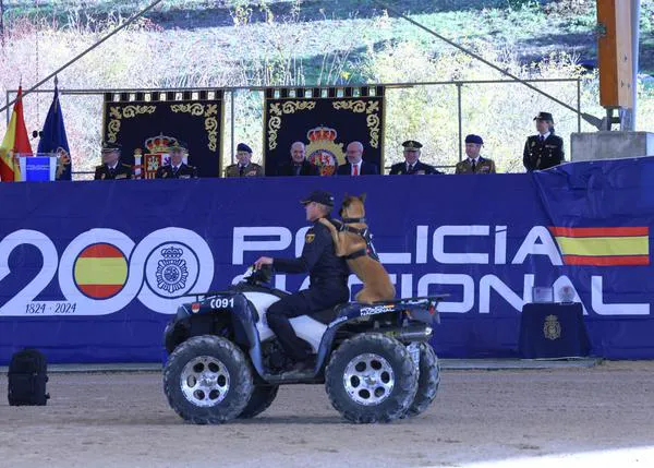 La Policía celebra 80 años compartiendo trabajo con agentes caninos, ahora ya considerados