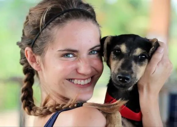 Las vacaciones que se convirtieron en una vocación: salvando miles de vidas perrunas en Sri Lanka