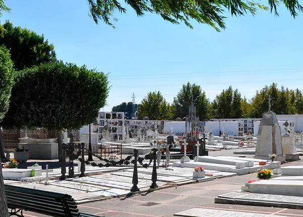 Los perros pueden despedirse de sus tutores fallecidos en el cementerio y tanatorio de Puerto Real: el Protocolo Haru