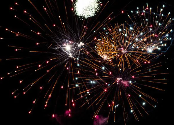 ¿Hasta que hora estuvieron tirando petardos en fin de año en vuestra zona? Quejas en Sevilla, Madrid, Málaga, Córdoba...