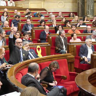El Parlament de Cataluña rechaza el uso de perros escolta …