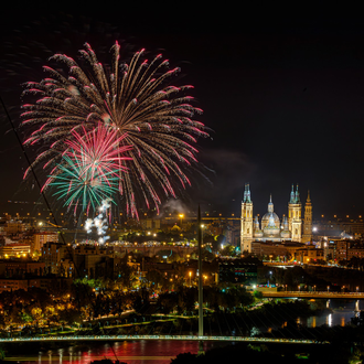 Uno de los espectáculos pirotécnicos durante Las Fiestas del Pilar …