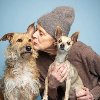 Buscan un buen hogar para los dos perros de Elise …