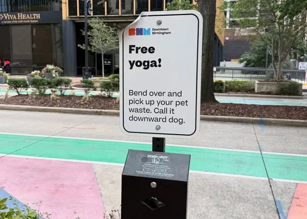 Campañas originales para fomentar el civismo en las personas perrunas: Yoga gratis, sinónimos de caca...
