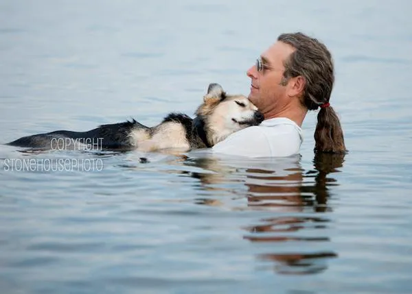 El poder de la fotografía: la historia de John y su perro, Schoep
