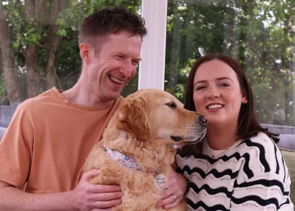 Los ladridos de su perra le salvaron la vida: Polly alertó de que algo no iba bien y así su pareja pudo intervenir a tiempo