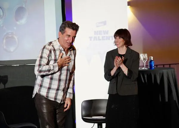 Luis Zahera, un veterinario de ficción en “Animal” de Netflix, se acerca a los veterinarios reales en los New Talent Awards de Elanco