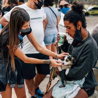 Personas sin hogar y sus perros: una serie fotográfica que …