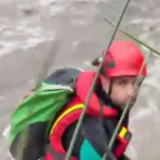 Buscan desde ayer a una mujer que cayó al río …