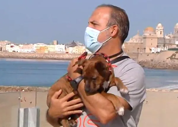 La increíble historia de Res (Rescatado), el cachorrote que llegó en una patera desde Marruecos