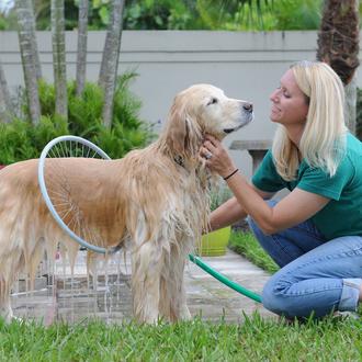 Inventos perrunos frikis pero útiles: Woof Washer, algo así como …