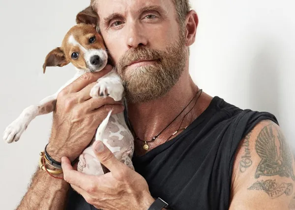 Un fotógrafo perrunamente solidario y con mucho, mucho arte: Richard Phibbs