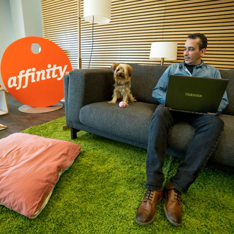 Affinity es una empresa perrunamente extra simpática, ¡hasta chill out …
