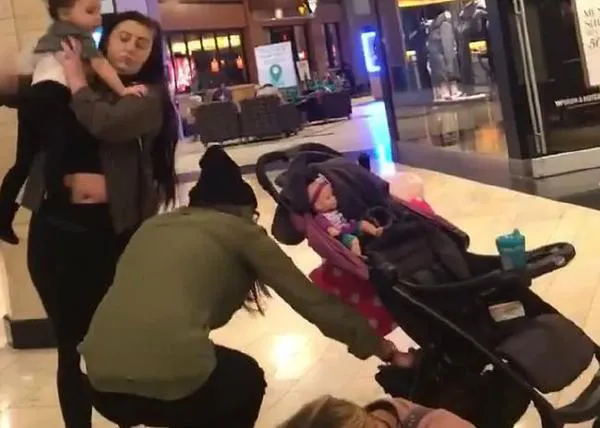 El enfado de una madre porque no dejaron a su hija acariciar a unos perros de asistencia