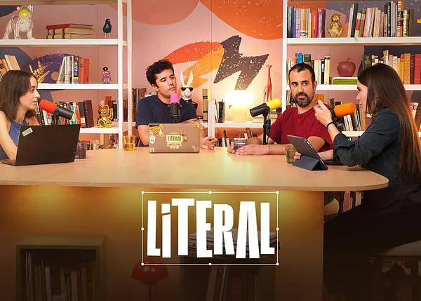 Charlando sobre la humanización de los perros y otros animales de familia en Literal, el videopodcast de Playz