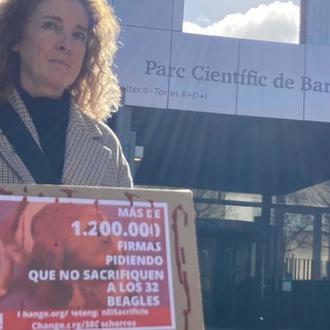 Entrega simbólica de más de 1 millón de firmas contra …