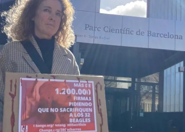 Entrega simbólica de más de 1 millón de firmas contra el experimento de los Beagles en Vivotecnia #FreeBeaglesVivotecnia