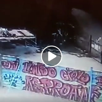 Piden colaboración para localizar al hombre que lanzó a un …