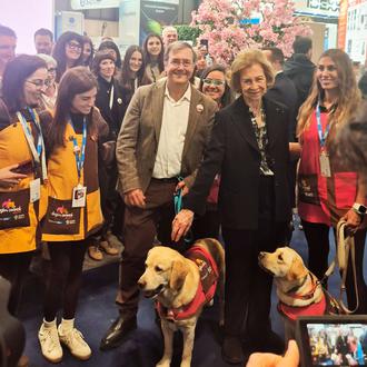 La Reina Sofía conoce a los perros de intervención asistida …