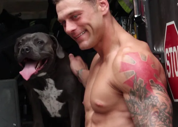 Calendarios perrunamente solidarios que alegran la vista: Hunks for Hounds
