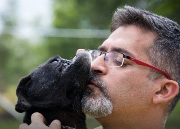 Personas que cambian el mundo de los perros: un hombre cuida de más de 900 canes en el mayor santuario de India