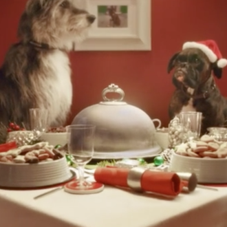 Dos versiones de la cena de Navidad en versión NaviDOG