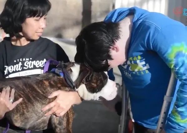 El niño que soñaba con tener un perro de tres patas: la historia de una amistad especial y terapéutica  
