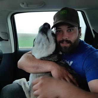 El feliz y emocionante momento en el que un hombre …