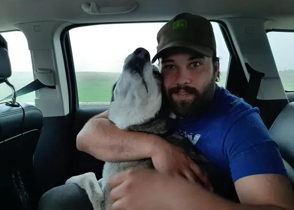 El feliz y emocionante momento en el que un hombre se reencuentra con su perro ¡perdido casi cuatro años atrás!