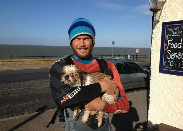 Aventuras inesperadas: un cachorro de Shih Tzu, rescatado en el mar, en directo