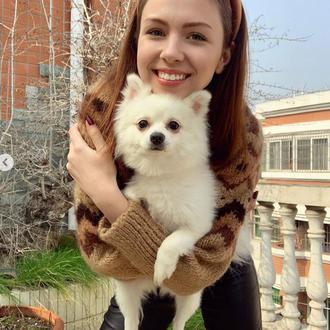 Una modelo ucraniana se niega a ser evacuada de Wuhan …