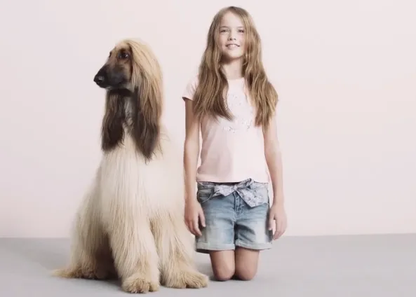 Niños y canes guapos protagonizan un spot muy fashion para Armani Junior