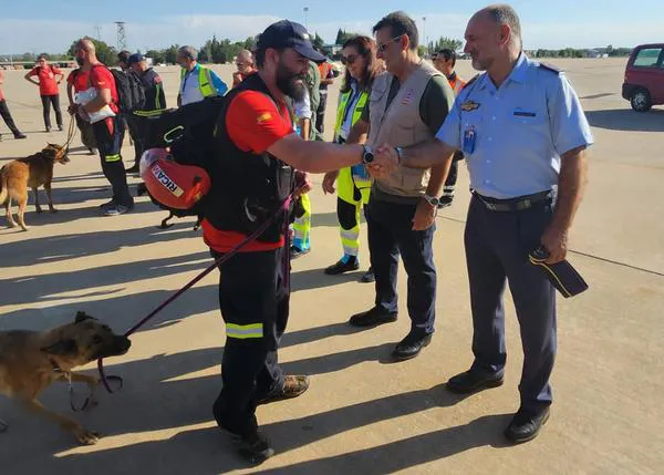 Guías y canes de la Escuela Española de Salvamento y Detección con Perros participan en las labores de rescate en Marruecos