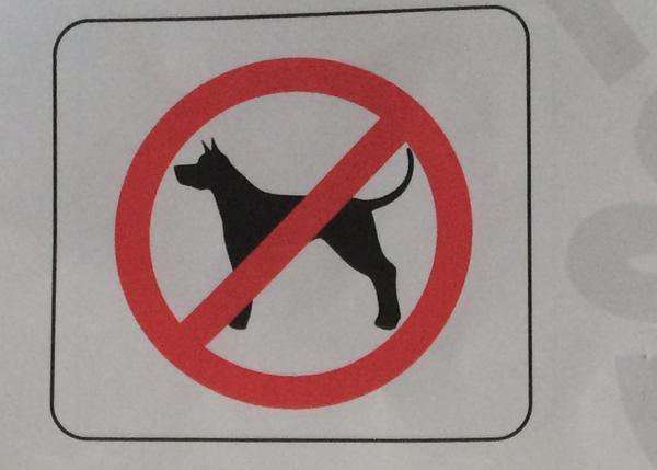 contacto Anormal ~ lado El Corte Inglés prohibe el acceso con perro a sus tiendas en Cataluña "por  higiene"