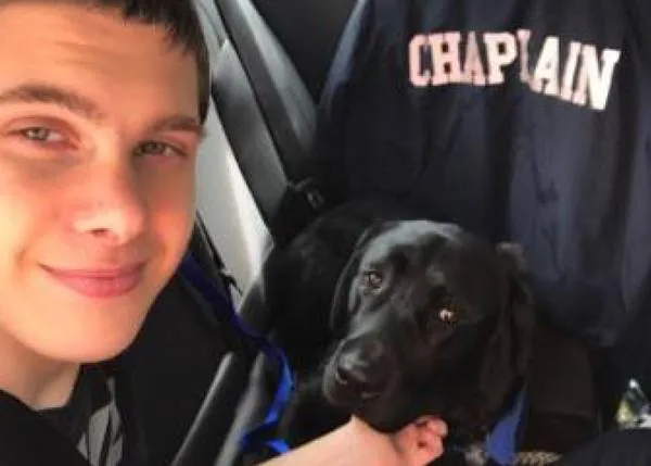 El momento en el que un perro de asistencia reconoce a la persona que lo crió