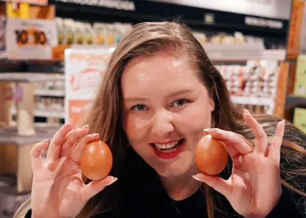 “Desparasita con un par de huevos”: una campaña solidaria que ayuda a las personas al proteger a perros y gatos