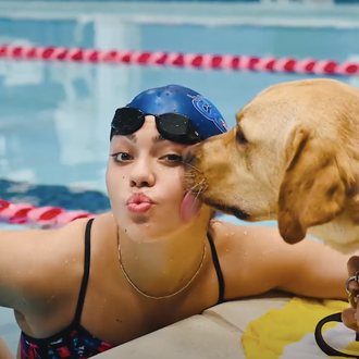 Una adolescente que entrena para los juegos paralímpicos y su …