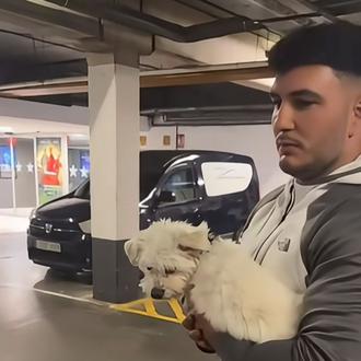 Omar Montes rompe la ventanilla de un coche para sacar …