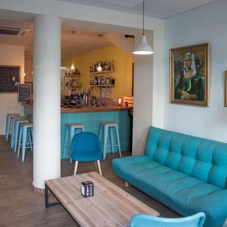 Plan perruno y solidario en Sevilla: Arcade Bar colabora con …