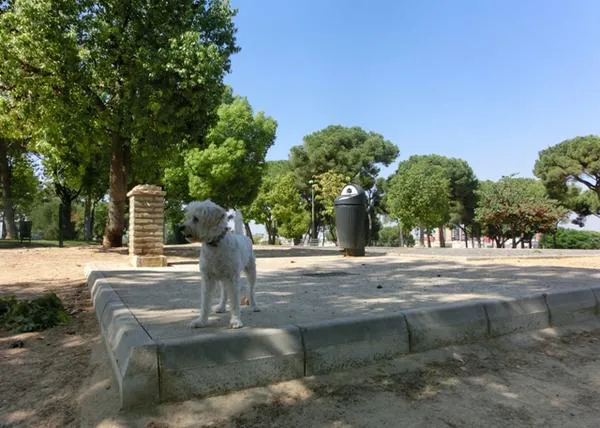 Montequinto se moviliza para conseguir un área canina en condiciones ¡firma para ayudarles!