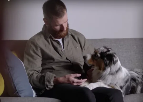 Corazones sincronizados: un bonito anuncio muestra cómo nos calman y ayudan los perros